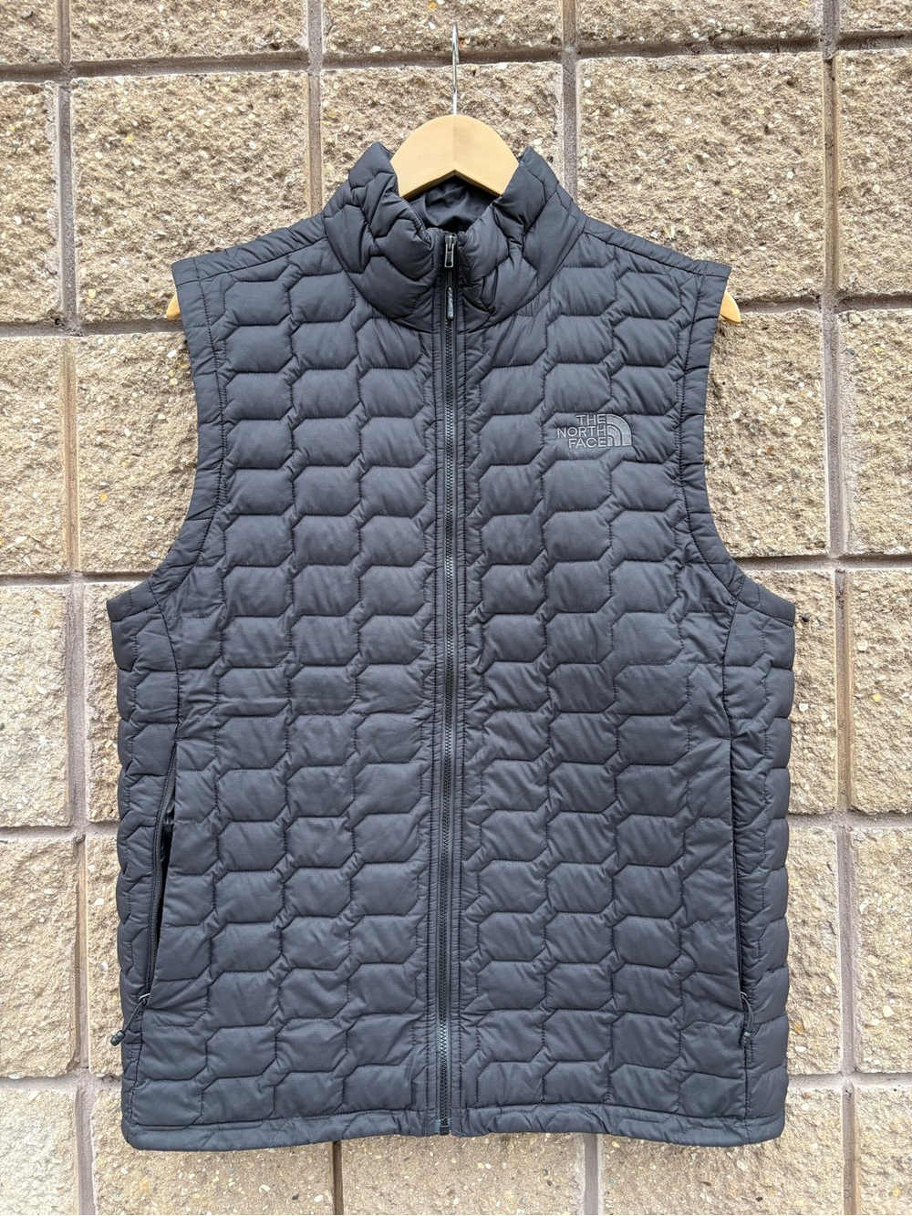 The North Face Men's Black Thermoball Quilted Insulated Vest